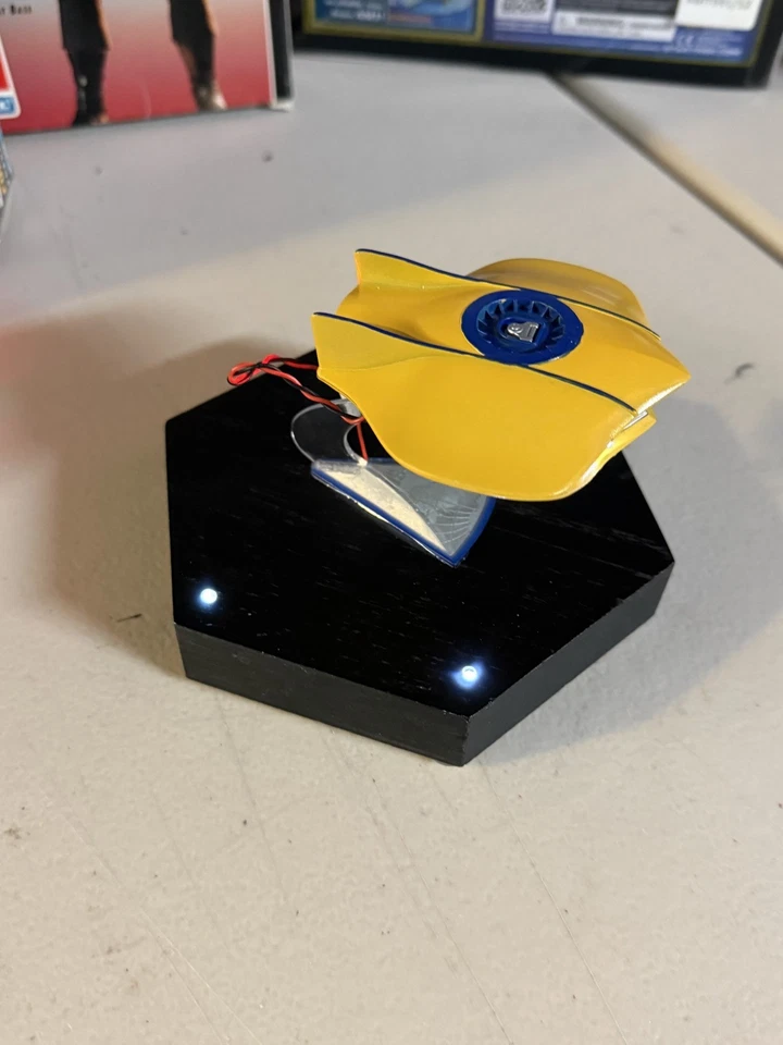 Exclusivo JohnnySciFi! Conjunto de réplicas em miniatura iluminadas construídas artesanalmente Flying Sub! - Imagem 4 de 4