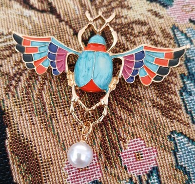 Unbranded Ladies LUCK TRADER Egyptian Gold Tone Bass Metal SCARAB Beetle Brooch