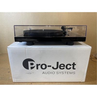 Pro-Ject Debut Carbon Evolution with Sumiko Rainier (High Gloss Black)