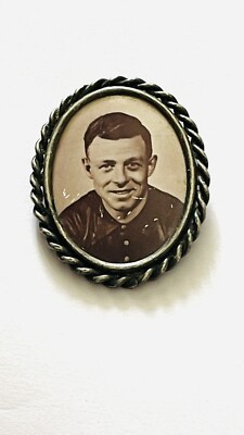 Broche ancienne porte-photo Doré Métal - Vendu Broche ancienne porte-photo Doré Métal - Vendu