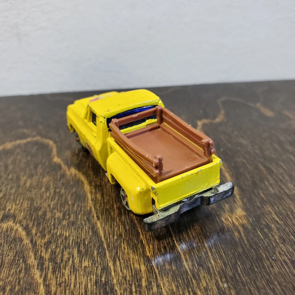 Camión Yatming Chevy C-10 Stepside puerta lateral de madera Apache 1601 Hong Kong de colección Foto 4 de 4