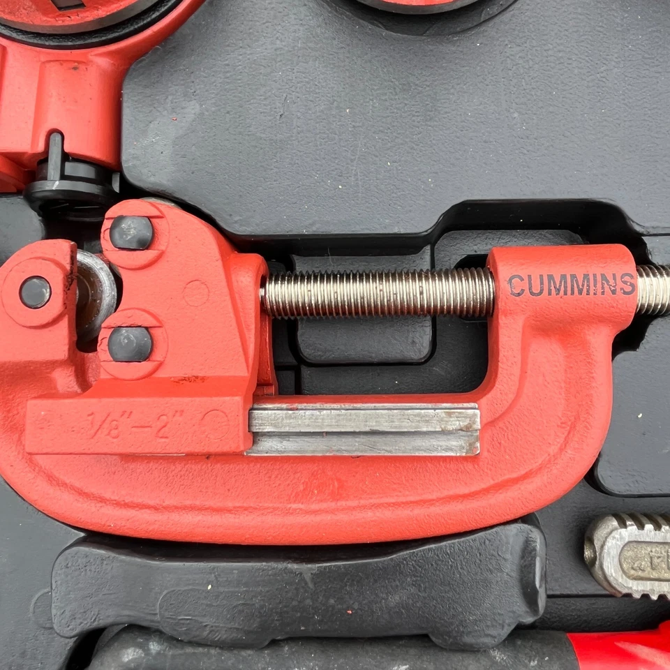 Cummins Manual Ratchet Pipe Threader Kit Threading Dies Pipe Cutter & Wrenches - Image 3 of 4