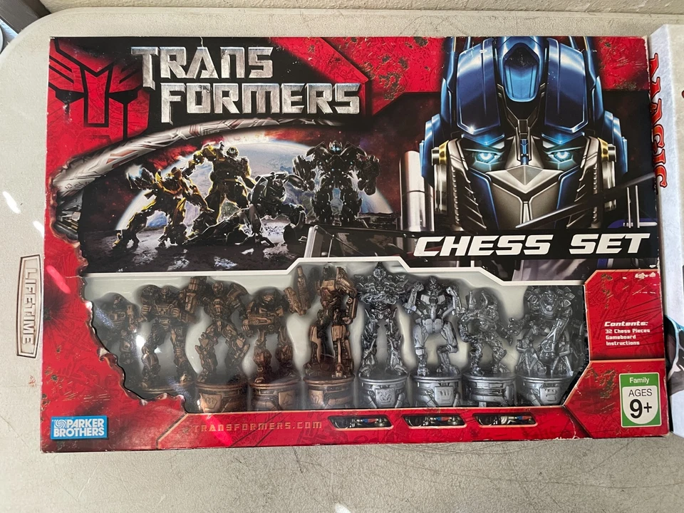 Transformers Chess Set 32 Pc 2007 + MTG Arena Planeswalkers Game NIB - Image 2 of 4