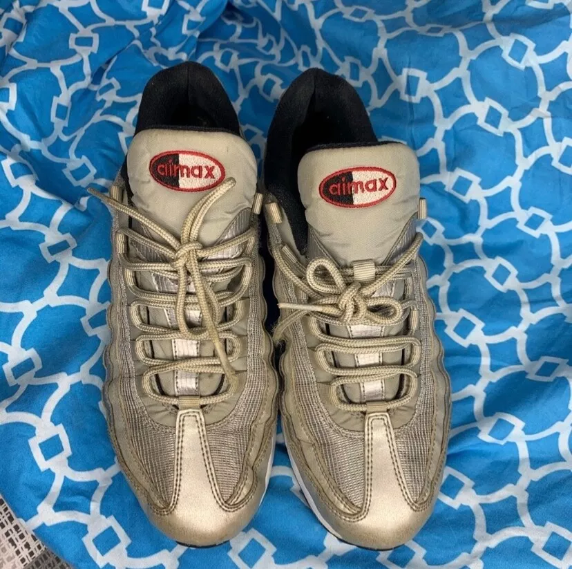 Nike air max hotsell 95 silver bullet women's