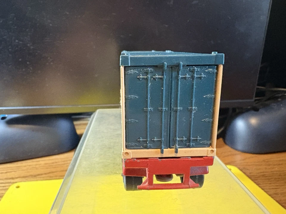 Vintage 1973 Lesney Matchbox K-17 Superkings Metal Trailer+2 Shipping Containers - Image 4 of 4