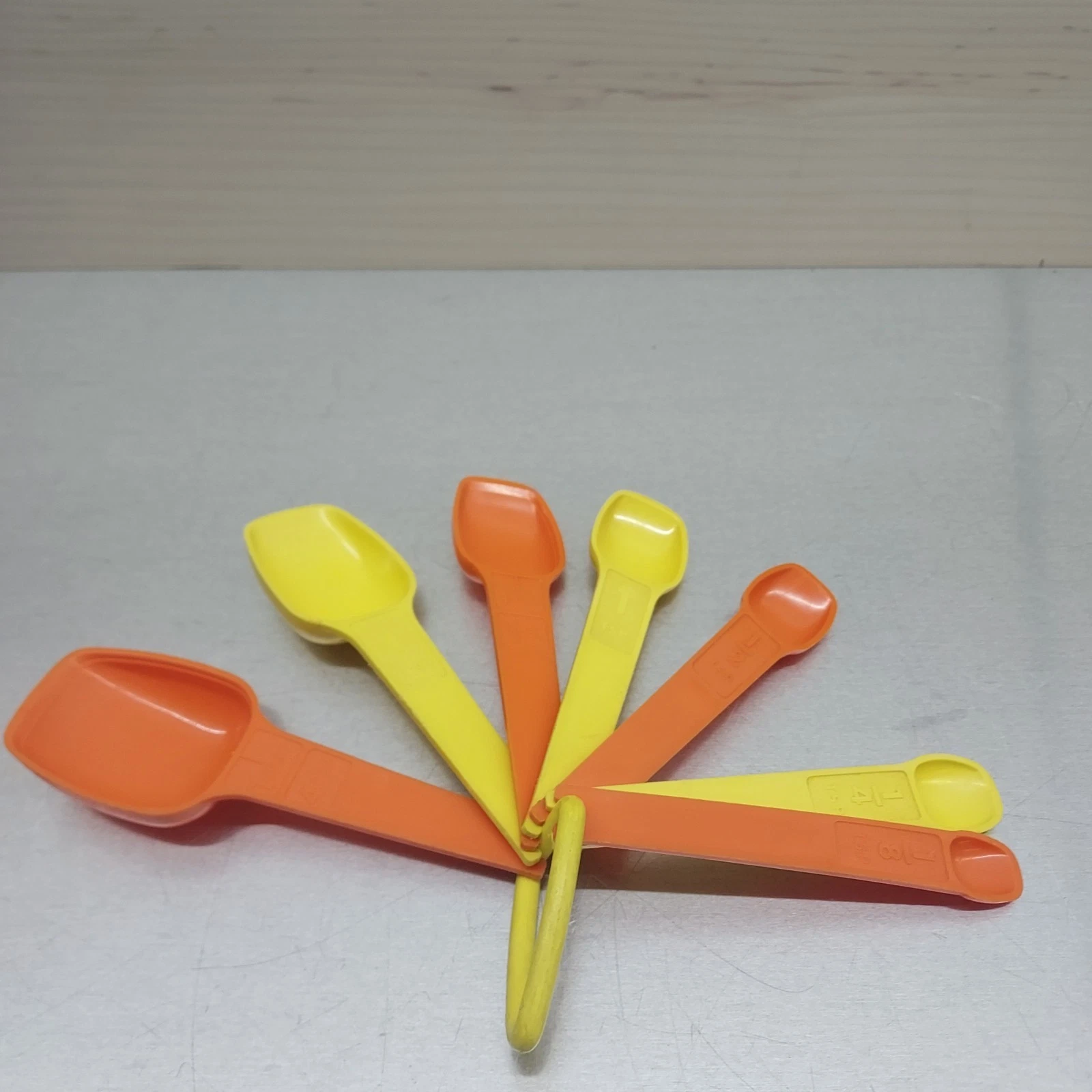 Vtg Tupperware 7-Pc Orange & Yellow Nesting Measuring Spoon Set w/ Ring Complete