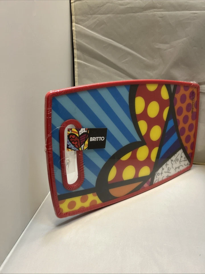 TABLA DE CORTAR DE PLÁSTICO ROMERO BRITTO: CORAZÓN ICÓNICO ** NUEVA ** Signature On Corner Foto 2 de 3