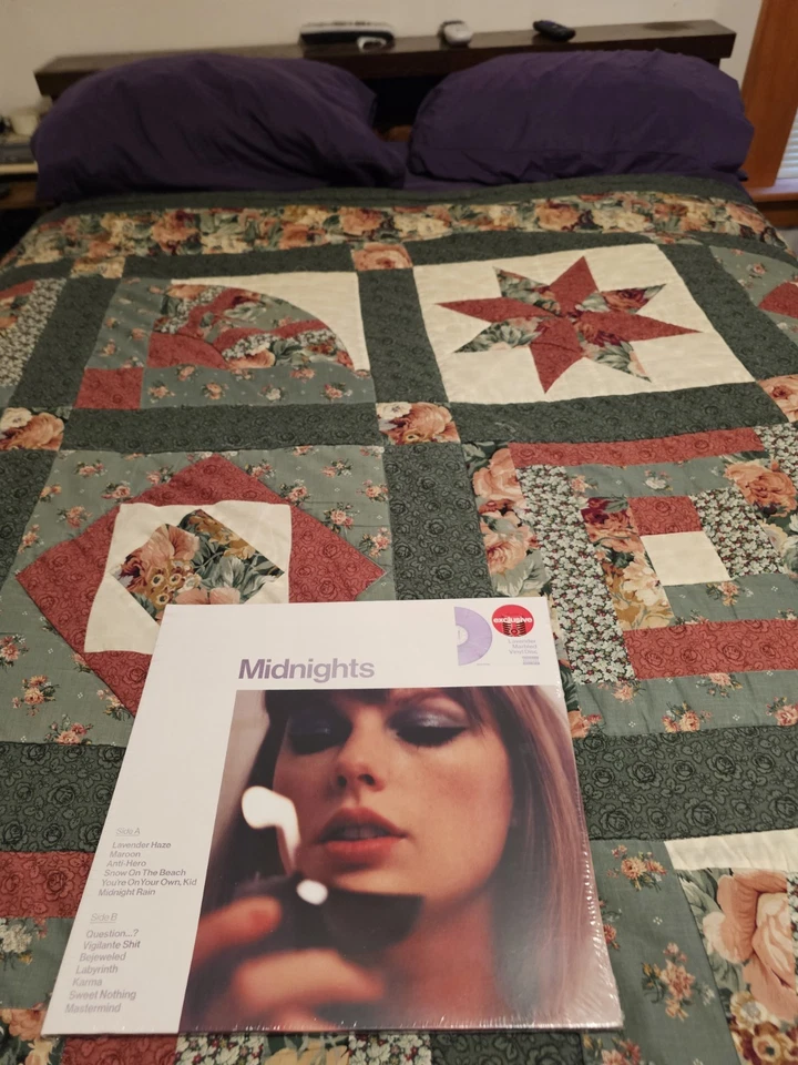 TAYLOR SWIFT MIDNIGHTS VINYL(LAVENDER MARBLED VINYL) TARGET EXCLUSIVE NEW&SEALED - Image 4 of 4