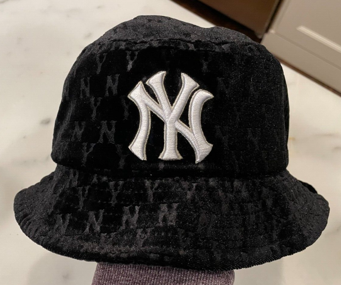 帽子・その他 MLB Korea Diamond Monogram Bucket Hat NY Black MLB KOREA NY Yankees Monogram Glam Velvet Black Bucket Hat