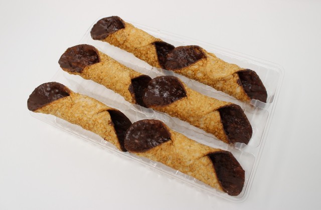 Chocolate-dipped cannoli shells