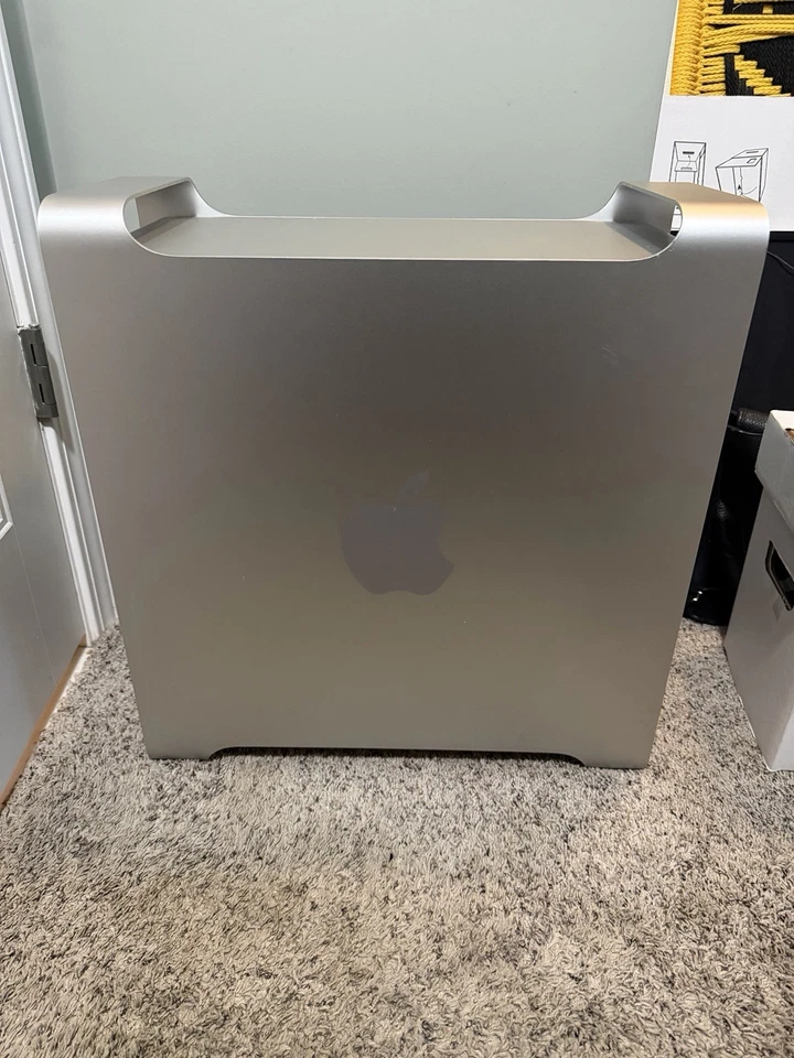 Apple Mac Pro 2012 2,4 GHz 6 núcleos Xeon 12 GB RAM 5 TB almacenamiento ATI Radeon HD 5770 Foto 2 de 4