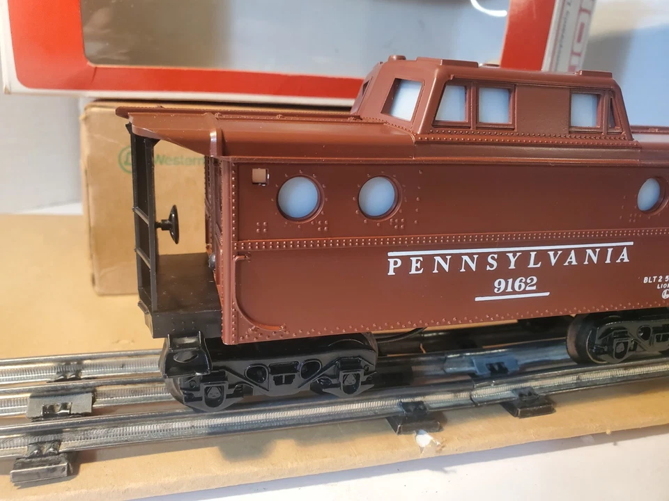 Vintage 1976 Lionel 6-9162 Pennsylvania Lighted Porthole Caboose Tested OB - Image 4 of 4