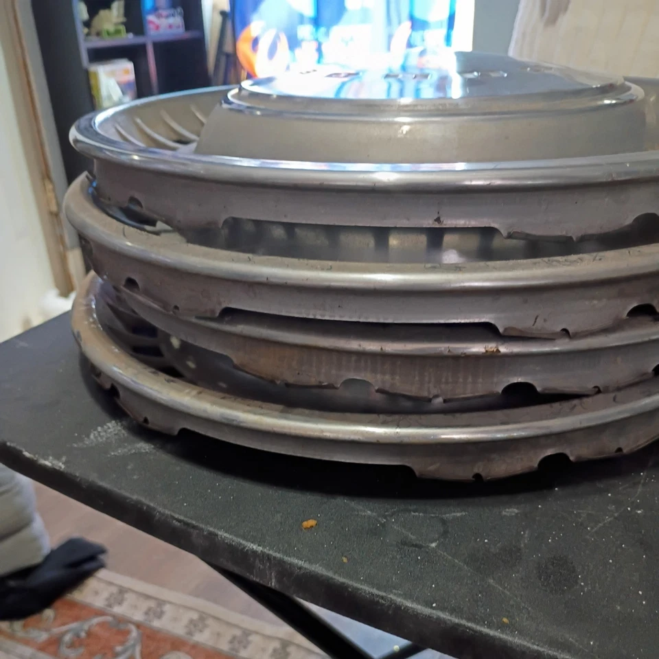 Dodge Challenger 1972-74, cargador tapacubos 14" - parte mopar 3580153 juego de 4 Foto 2 de 4