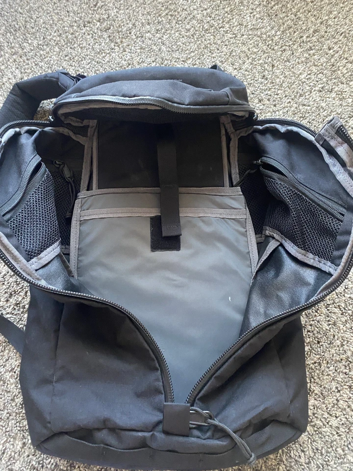 Paquete Mystery Ranch Urban Assualt 21L - Negro - Usado Buen Estado Foto 3 de 4