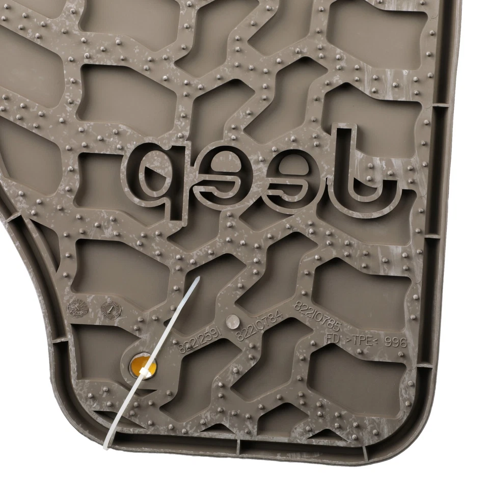 Jeep Liberty 2008-2011 juego de 4 alfombrillas de aguanieve beige guijarro Mopar genuino fabricante de equipos originales nuevas Foto 4 de 4