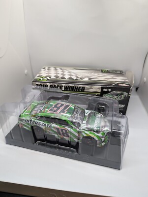   SIGNED  NASCAR 2018 KYLE BUSCH #18 INTERSTATE BATTERIES TEXAS WIN 1/24 CAR