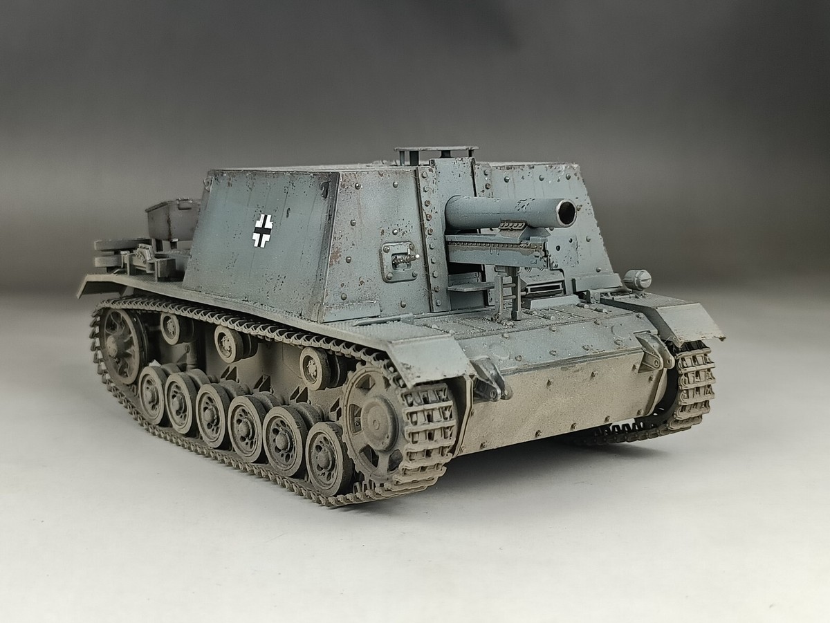 1/35 Built WWII German Sturmpanzer III 15cm sIG 33 Assault Gun