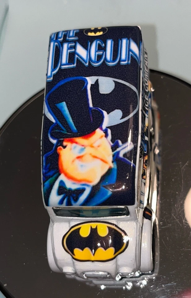 Hot Wheels Dairy Delivery "A medida" The Penguin & Batman Real Riders Foto 4 de 4