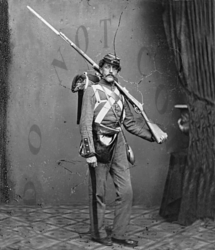 ANTIQUE REPRO 8X10 PHOTO AMERICAN CIVIL WAR SOLDIER WITH GEAR  RIFLE BAYONET # 2