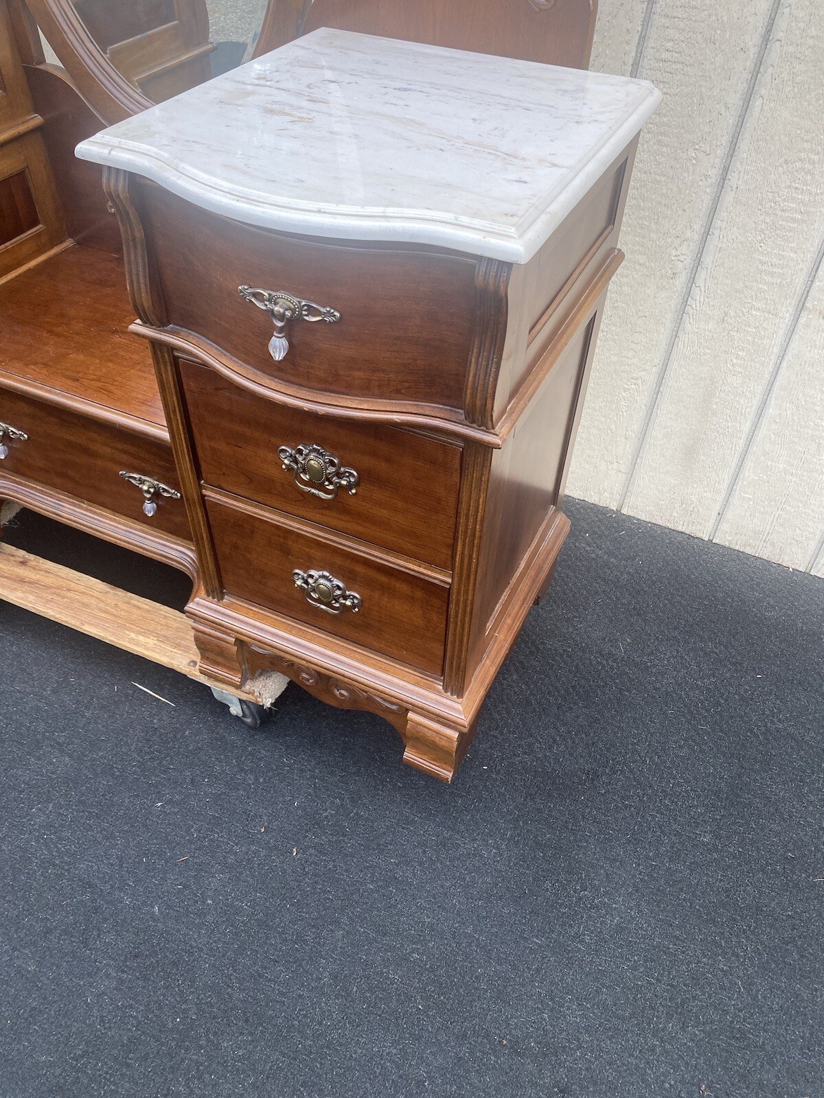 64492 Pulaski Furniture Marble Top Vanity eBay