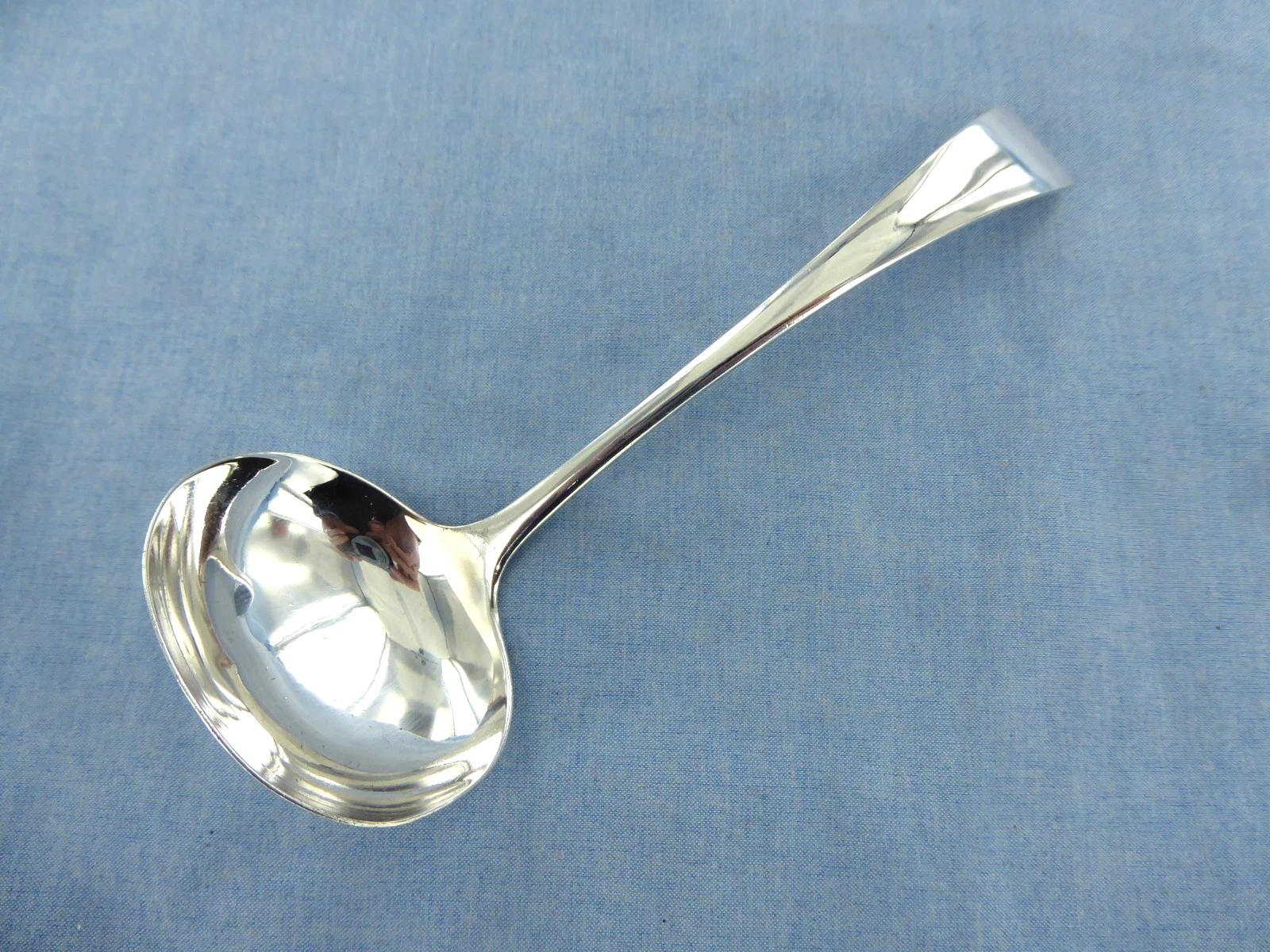 AN ANTIQUE STERLING SILVER OLD ENGLISH SAUCE LADLE LONDON 1919.
Opens in a new window or tab