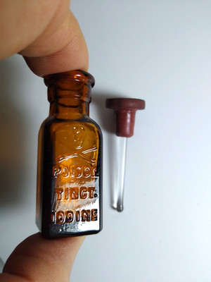 Vintage Amber Glass Poison Bottle Tincture Iodine Skull Crossbones Apothecary K3