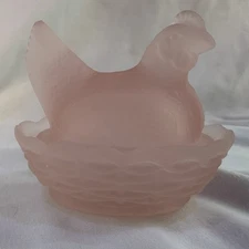 Westmoreland Pink Satin Glass Hen On A Nest Figurine 4x 3 x 2.5