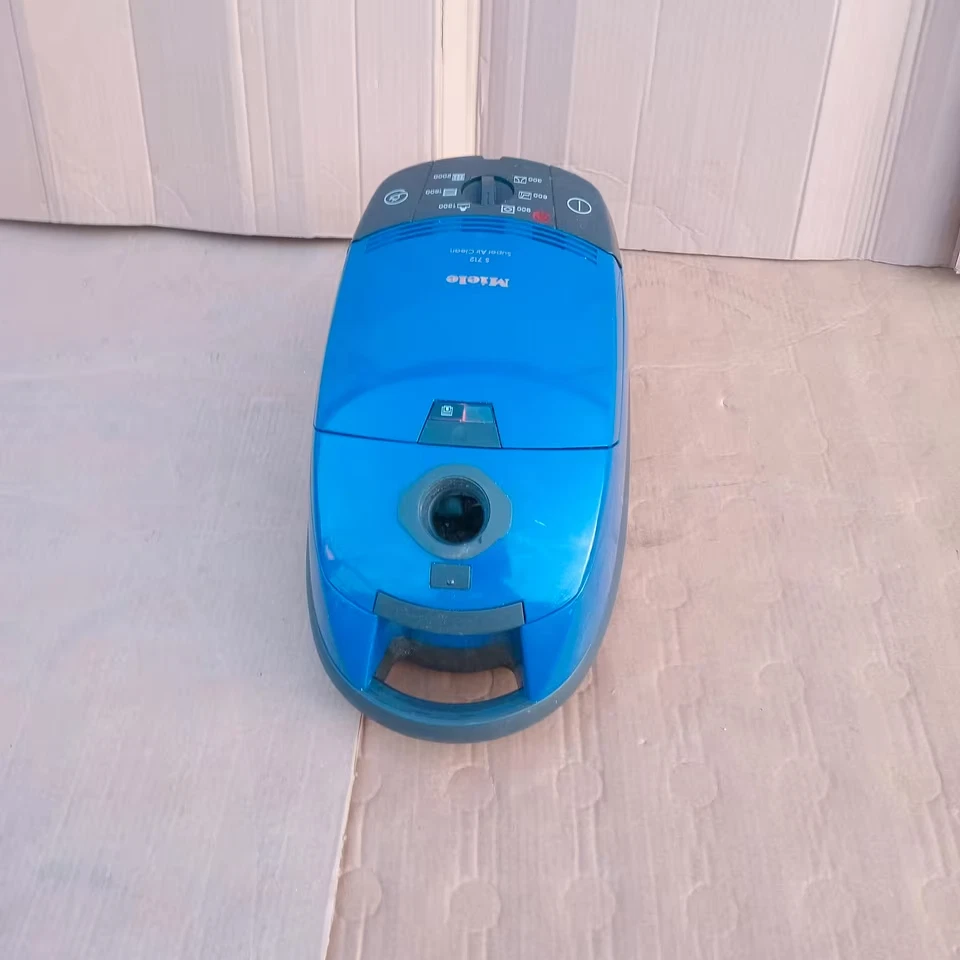 Miele S712 Blue Vacuum Cleaner AC 240V 50Hz 1100W Max 1200W - Image 3 of 4