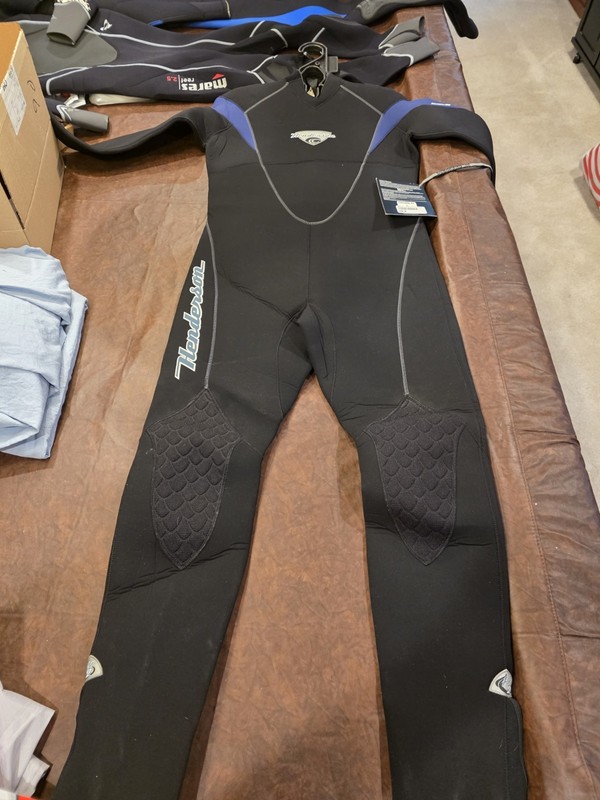 Henderson H2 Titanium Wetsuit 5mm Size: Large; Color: Black w/ blue trim