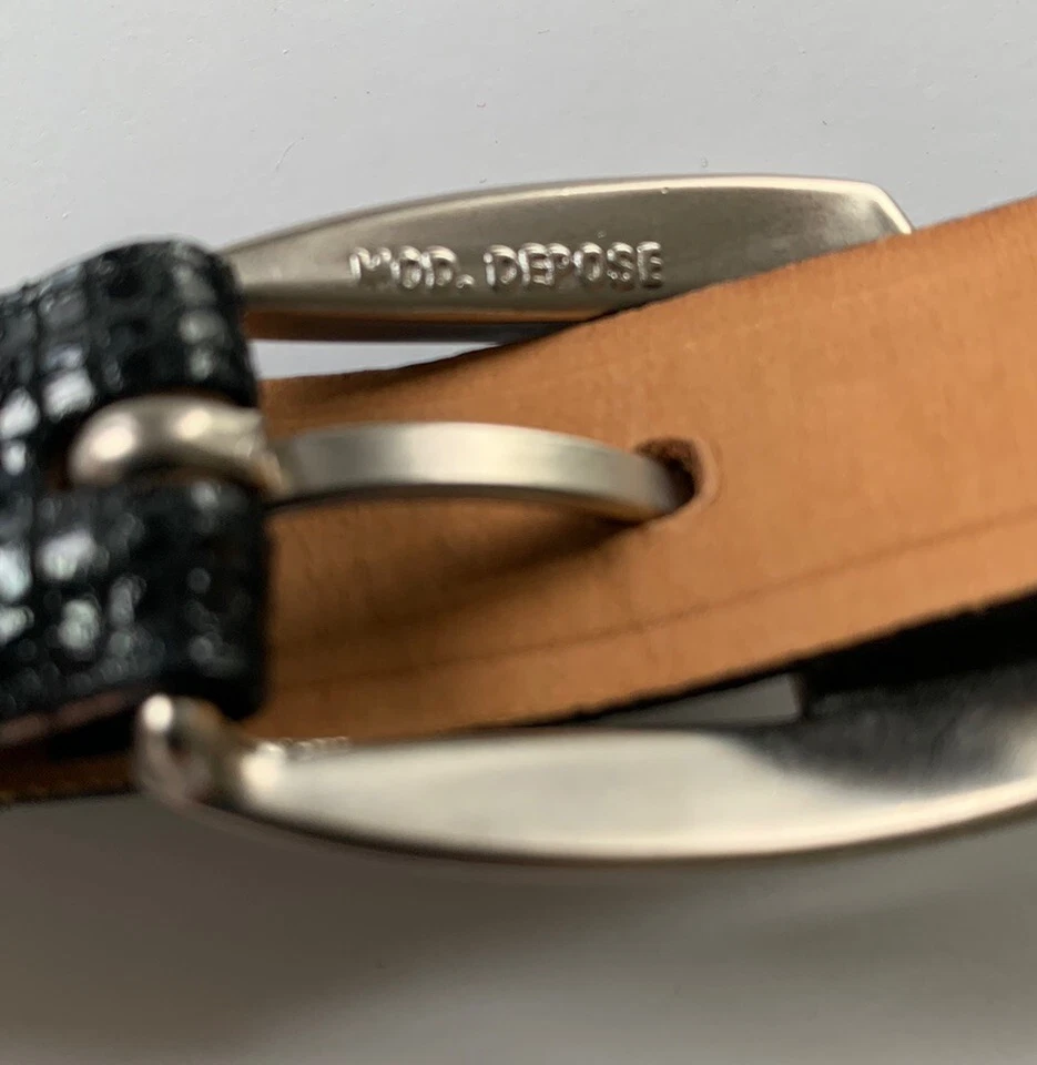 Cinturón negro Cole Haan para mujer talla 26-28 cuero genuino hecho en EE. UU. aspecto de piel de serpiente Foto 2 de 4