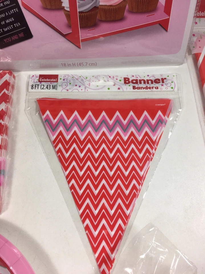 Platos de mantel con soporte para magdalenas Chevron suministros para fiestas de San Valentín Foto 3 de 4