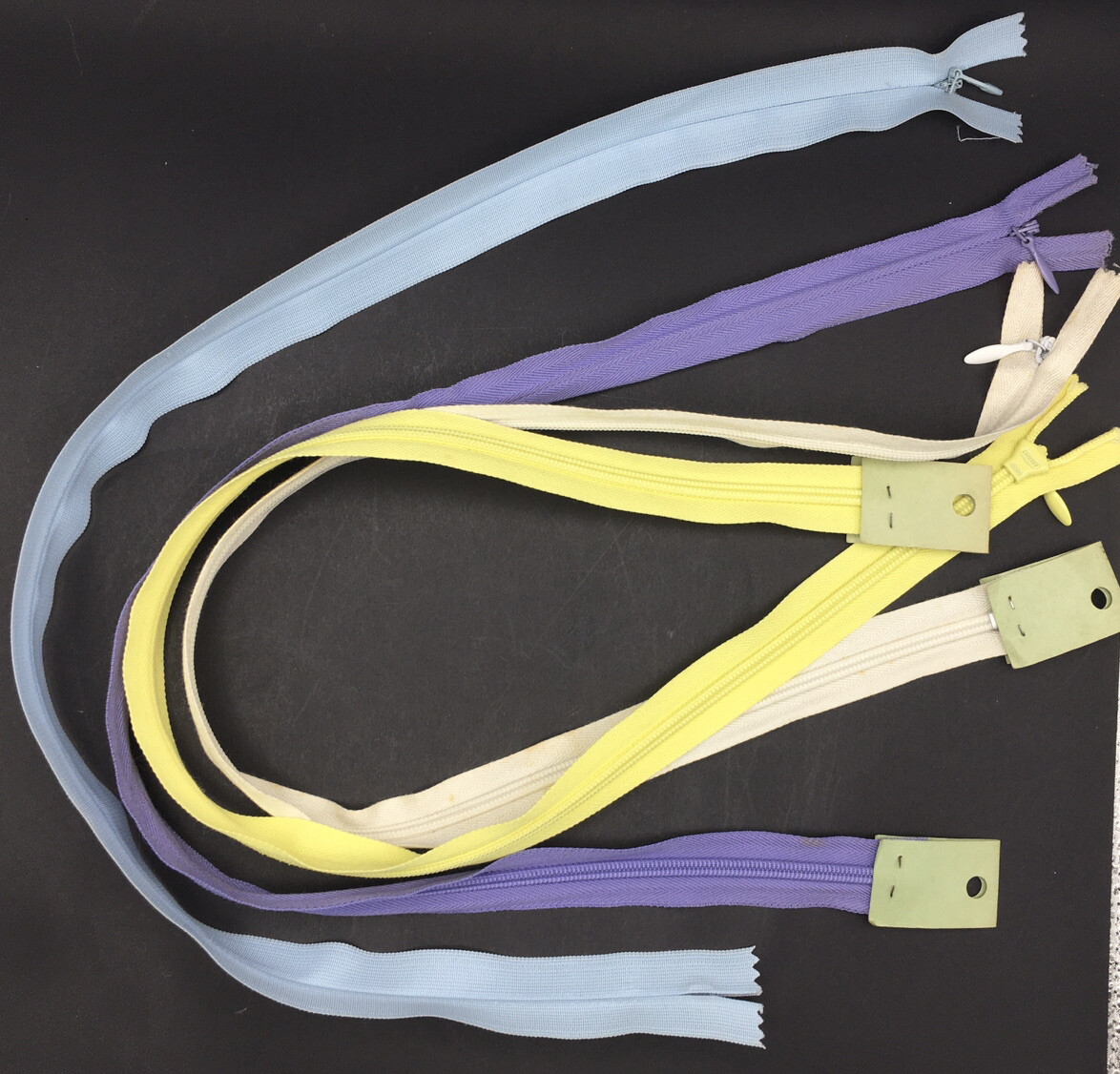 VTG Japan Conceal 22” Lavender Yellow Ivory Blue Polyester Zippers