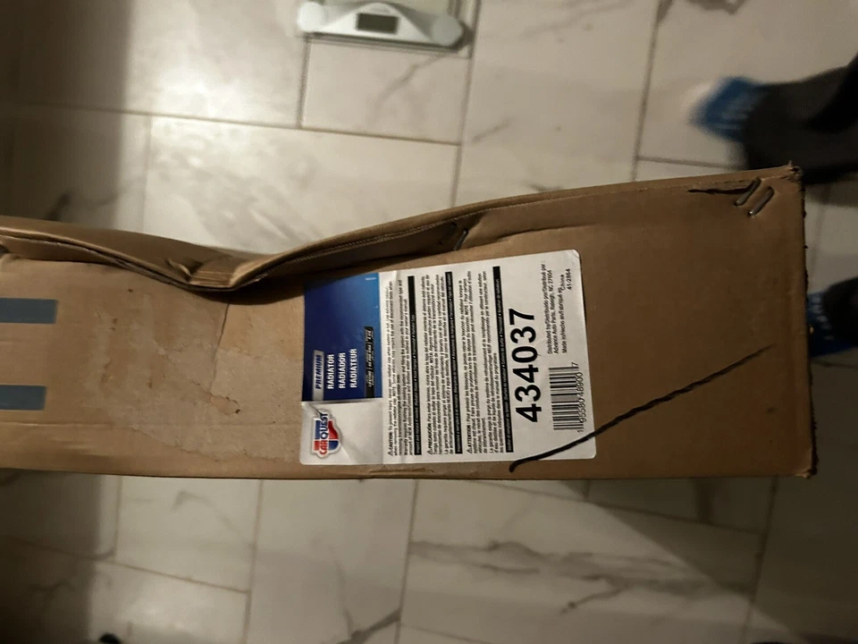 Radiador Carquest 434037 para Chevrolet Malibu Pontiac G6 Saturn Aura Foto 4 de 4