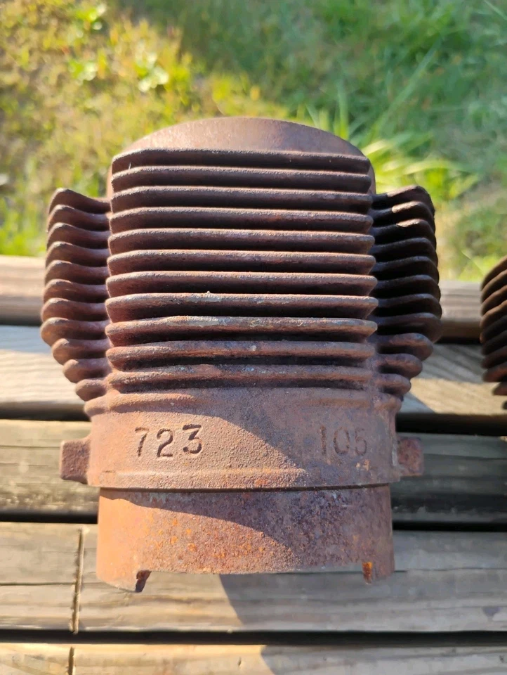 Комплект из 4 цилиндров двигателя 1960-х Chevrolet Corvair. Требуется ремонт от оригинального производителя - Изображение 2 из 4