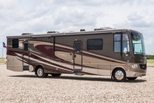 2015 Newmar Canyon Star 3921 - Toy Hauler