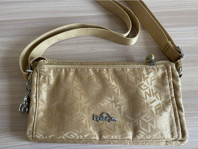 Kipling Crossbody Umhängetasche Gold Affe Anhänger Monogramm geprägt