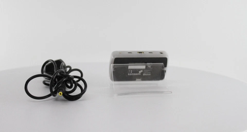 TomTom 9821x Bluetooth BT GPS Receiver - 12-channel SiRFStar IIe/LP (4A01.950) - Image 2 of 2