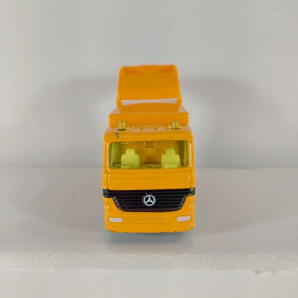 Siku (Siku) Mercedes Benz Yellow Garbage Collection Truck SK0811 - Image 4 of 4