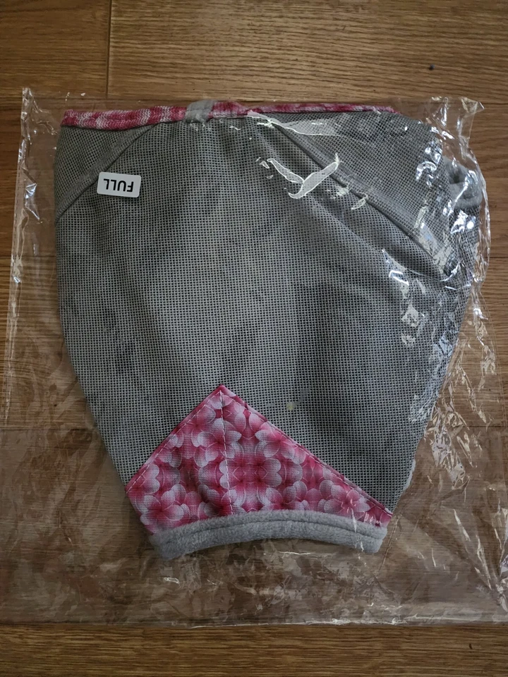 Máscara de mosca de caballo con orejas y cierre delantero tirar a través Foto 4 de 4