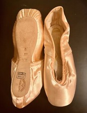 Freed point shoes, new, size 5