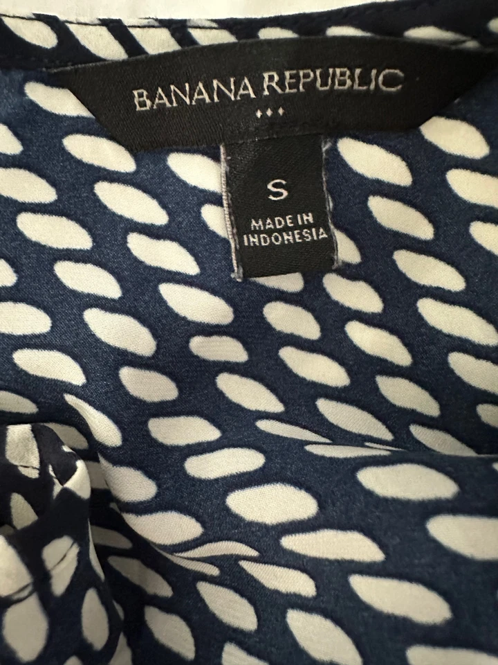 Blusa Mujer BANANA REPUBLIC Estampado Azul Manga Corta S Foto 3 de 4
