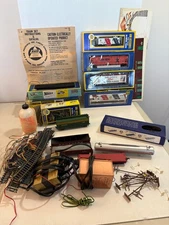 Vintage Large Lot Set AHM HO Model Trains Kelloggs Cars Track Etc Accessories