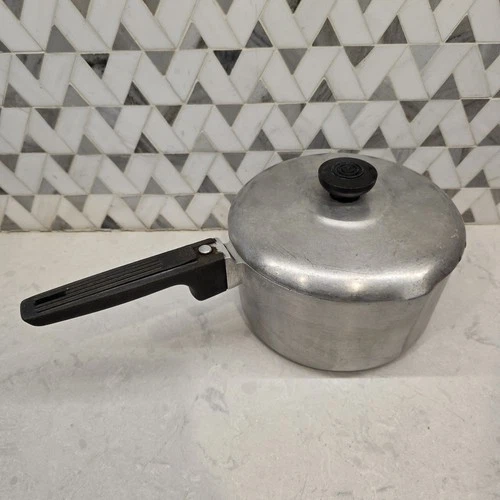 Wagner Ware Magnalite 4 Qt Sauce Pan 4684 M and Lid Double Spouts Vtg Sydney O