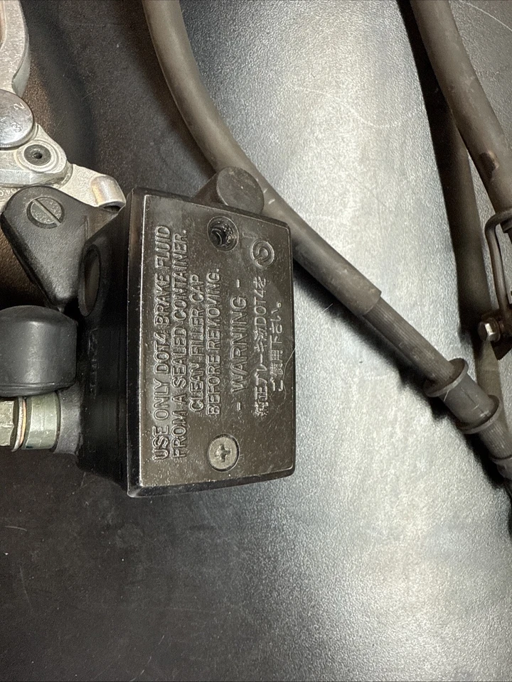 Cilindro maestro de freno delantero derecho Yamaha 2005 FJR1300 01-05 FZ1 OEM ¡FUNCIONA! (038) Foto 3 de 4