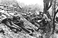 WW2 Picture Photo German soldiers fighting 6010