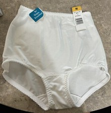 VINTAGE SECOND SKIN WHITE SHAPER PANTY  MEDIUM.  NEW 