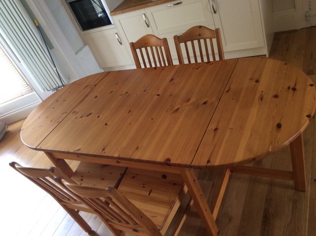 IKEA Large Gatefold Extendíng Pine Table and 4 Chairs. Very Good condition.. IKEA Large Gatefold Extendíng Pine Table and 4 Chairs. Very Good condition..