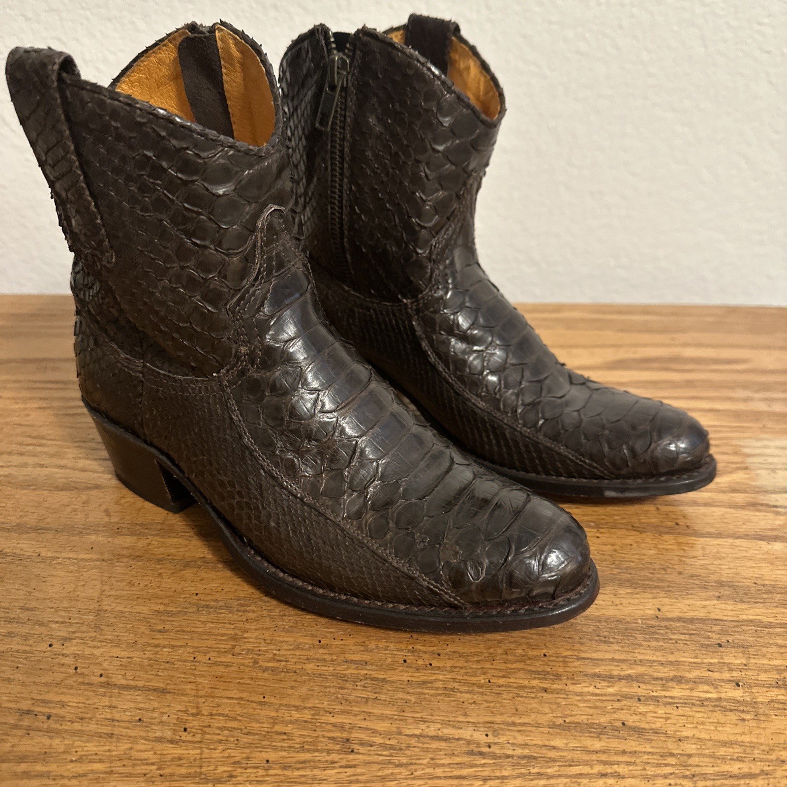 Frye Python Deborah Brown Short Boot Size 5 Gentl… - image 1