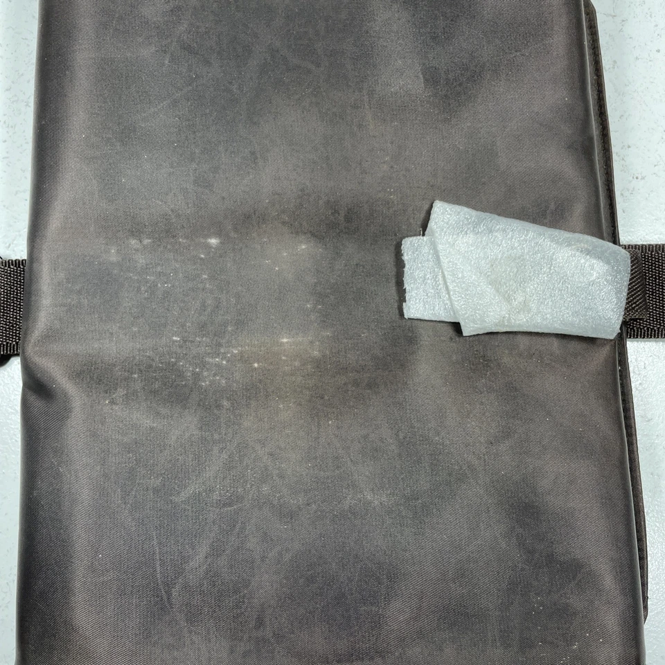 Bolsa de viaje organizadora de artículos de tocador de lujo marrón triple pliegue OMEGA  Foto 3 de 4