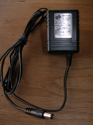 Zoom AD-0004E Netzadapter Netzgerät  9 Volt 200mA  Power Supply original Demo